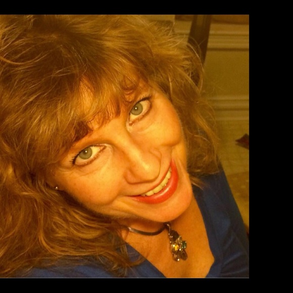 Meet your Posher, Denise! I love Poshmark! - Picture 2 of 7